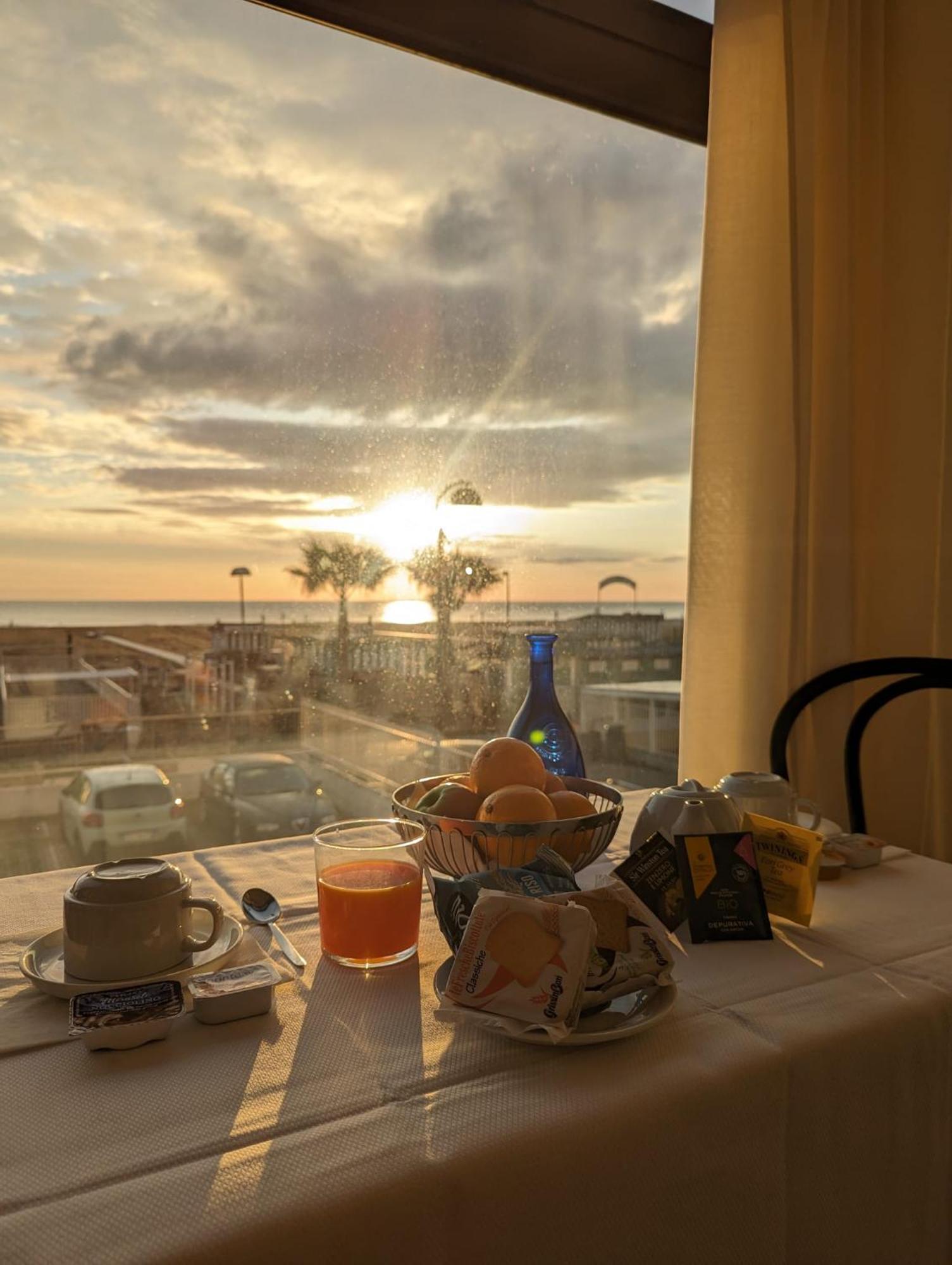 Grand Meeting Hotel Rimini Exteriör bild